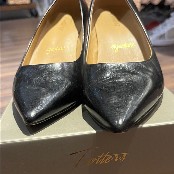 Trotters Signature Black Heels - Picture 2 of 8